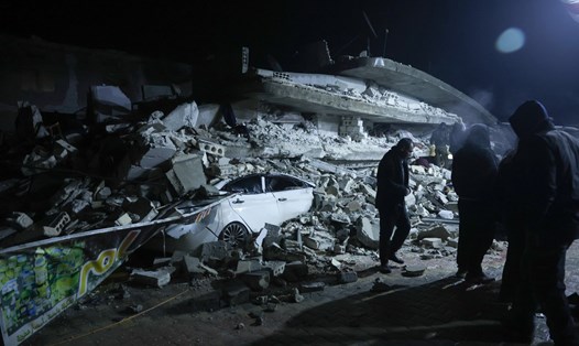 Hiện trường động đất ở Azmarin, Syria. Ảnh: AFP