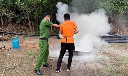 Công đoàn cơ sở Công an huyện Phú Lộc (tỉnh Thừa Thiên - Huế) tập huấn phòng cháy chữa cháy cho đoàn viên Công đoàn. Ảnh: Ban Công đoàn Công an Nhân dân