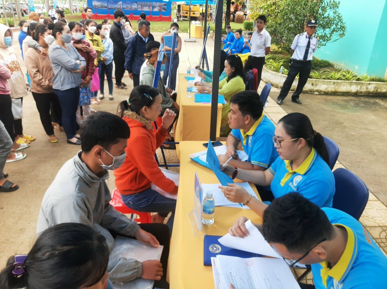 Phiên chợ việc làm kết nối hàng nghìn lao động Khánh Hòa