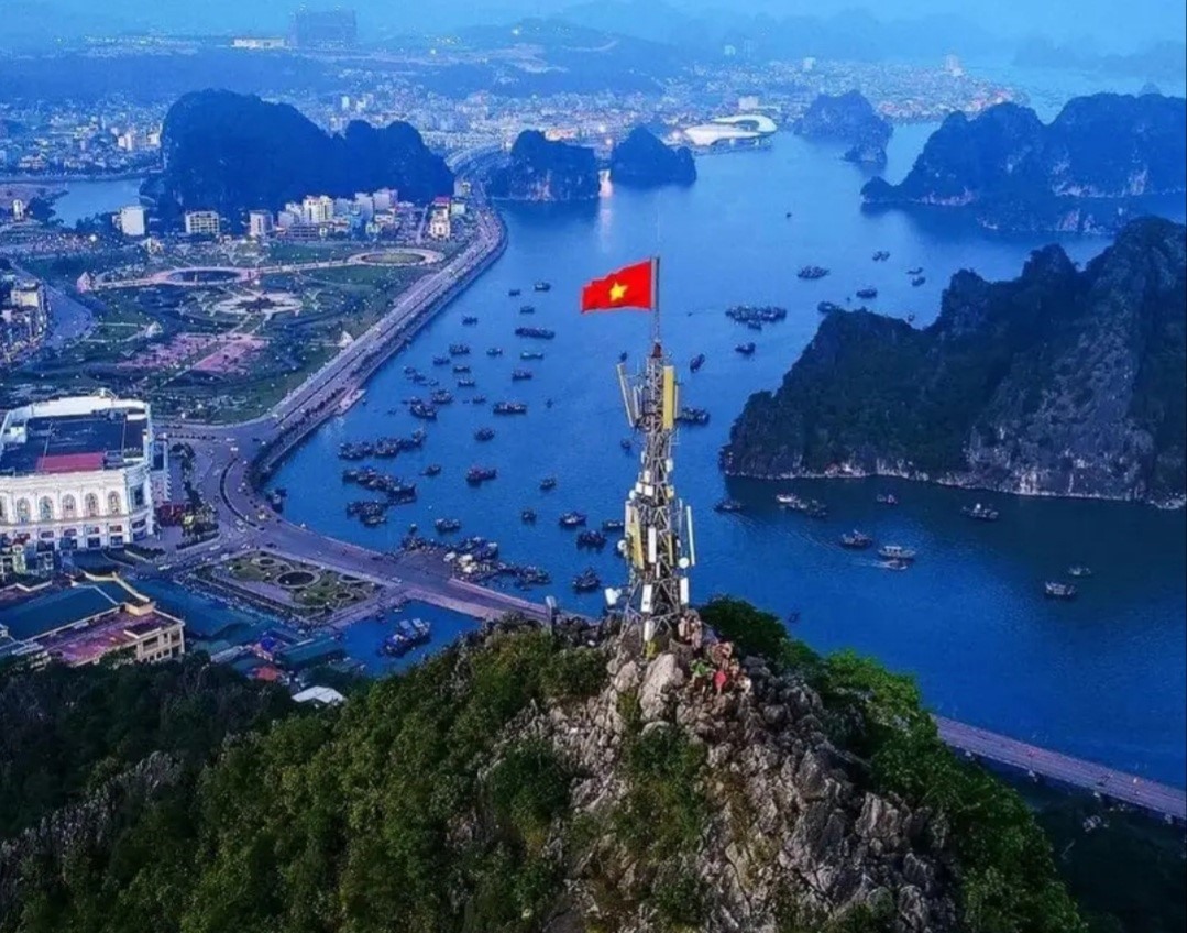 Đỉnh núi Bài Thơ. Ảnh: Đoàn Hưng