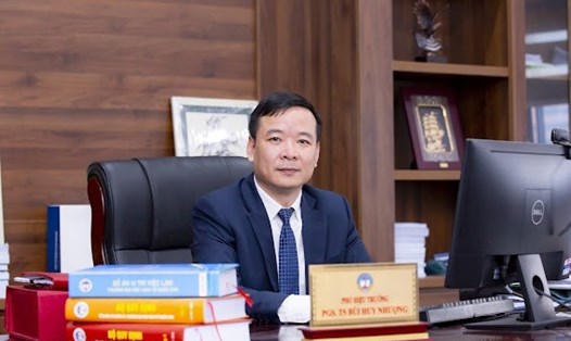PGS.TS Bùi Huy Nhượng - Phó Hiệu trưởng Trường Đại học Kinh tế Quốc dân. Ảnh: Bích Hà