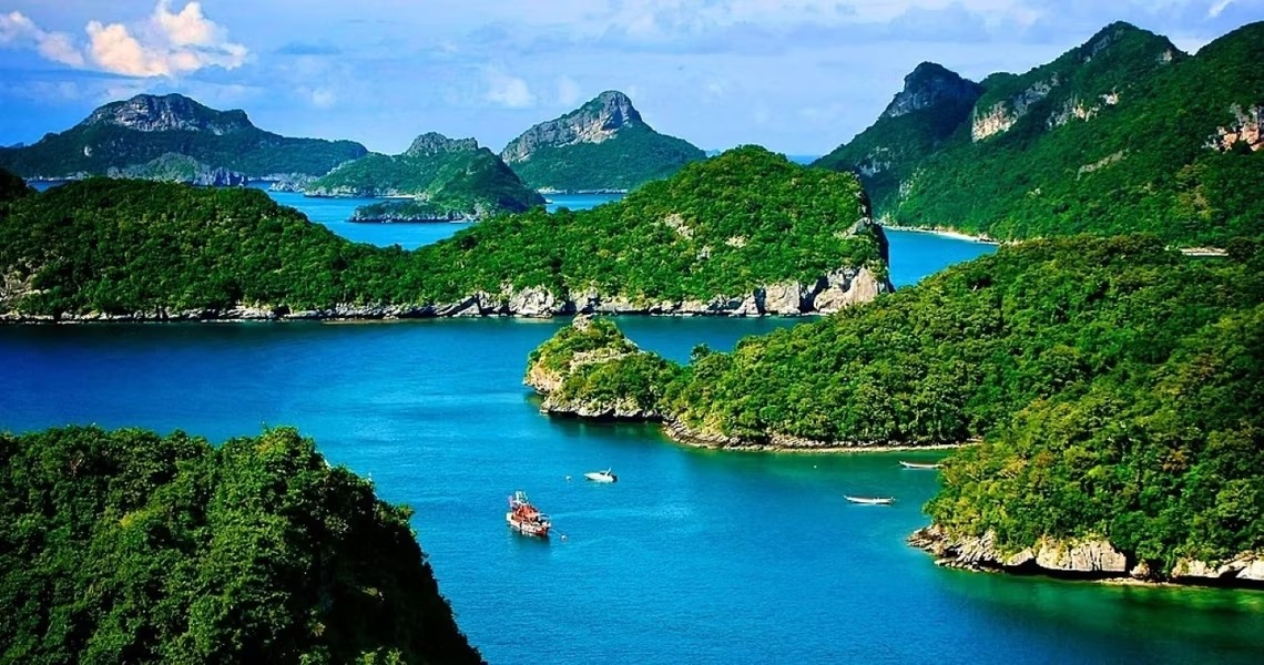 Cảnh biển và cây xanh ở Koh Samui island, Thailand