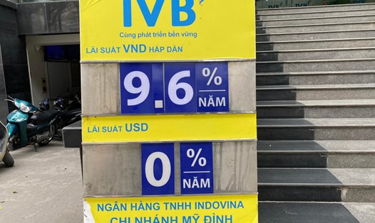 IVB niêm yết công khai lãi suất cao nhất lên tới 9,6%. Ảnh: Lan Hương