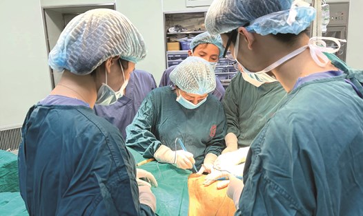 Ca phẫu thuật tại Khoa Phẫu thuật Tạo hình - Thẩm mỹ (Bệnh viện Bạch Mai). Ảnh: Bệnh viện cung cấp