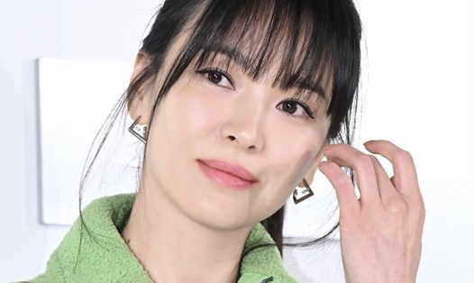Song Hye Kyo trẻ trung ở tuổi 42. Ảnh: Dispatch