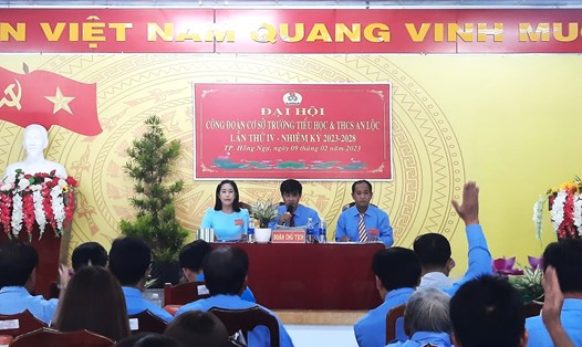 Quang cảnh đại hội điểm CĐCS Trường TH-THCS An Lộc. Ảnh: Mỹ Hòa