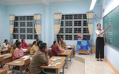 Lớp xóa mù chữ ở Trường Tiểu học Lê Lai, xã Chư Á, thành phố Pleiku, tỉnh Gia Lai. Ảnh: TTXVN