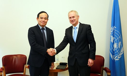 Phó Thủ tướng Trần Lưu Quang và Chủ tịch Đại hội đồng Liên Hợp Quốc Csaba Korosi. Ảnh: Bộ Ngoại giao
