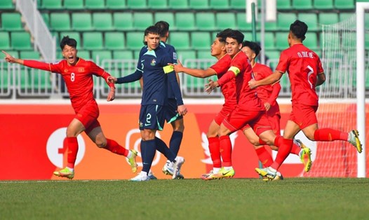 U20 Việt Nam tạm dẫn trước U20 Australia 1-0 sau hiệp 1. Ảnh: AFC