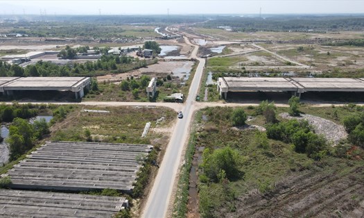Tuyến đường dẫn vào cảng Phước An từ phía huyện Nhơn Trạch, tỉnh Đồng Nai có tổng mức đầu tư hơn 1.000 tỉ đồng. Ảnh: Hà Anh Chiến