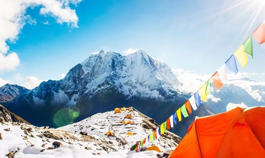 Quang cảnh núi Everest nhìn từ Trại căn cứ. Ảnh: The Travel