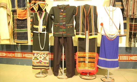 Rực rỡ trang phục của các dân tộc ở Đắk Lắk. Ảnh: Lê Hường