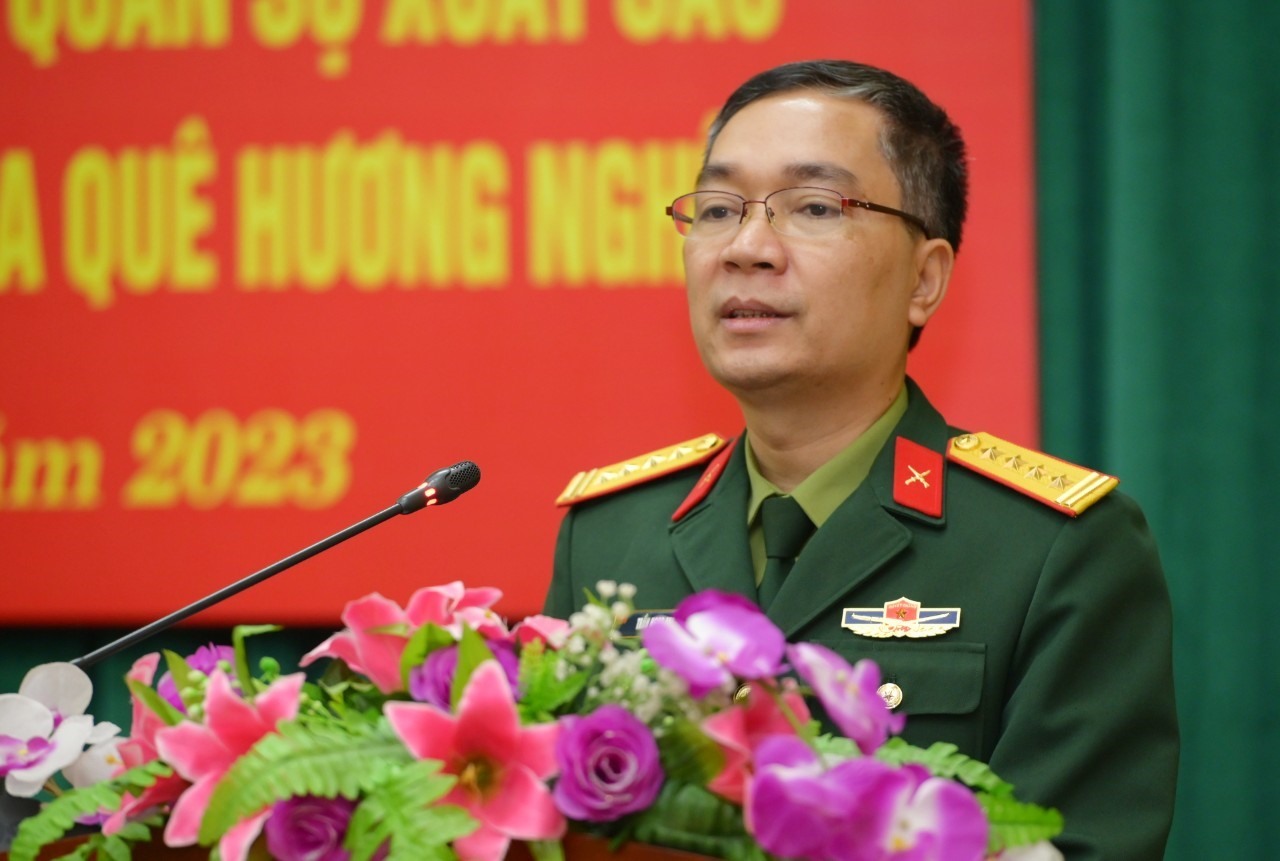 Đại tá Trần Ngọc Anh, Phó Cục trưởng Cục Tuyên huấn, Bộ Quốc phòng phát biểu tại buổi họp báo. Ảnh: Hữu Chánh