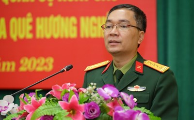 Đại tá Trần Ngọc Anh, Phó Cục trưởng Cục Tuyên huấn, Bộ Quốc phòng phát biểu tại buổi họp báo. Ảnh: Hữu Chánh