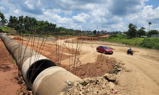 Một dự án đường ở TP.Buôn Ma Thuột đang xây dựng dở dang. Ảnh: Cao Nguyên