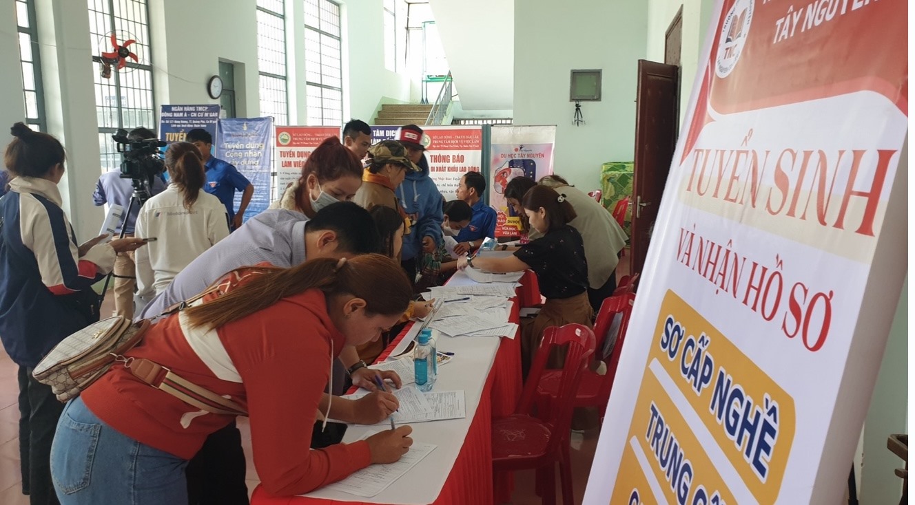Người dân Đắk Lắk được tư vấn, giới thiệu việc làm. Ảnh: Trung tâm Dịch vụ việc làm tỉnh Đắk Lắk