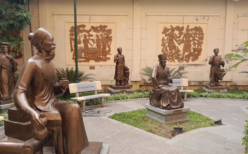 Không gian trưng bày ngoài trời của bảo tàng. Ảnh: Vân Anh