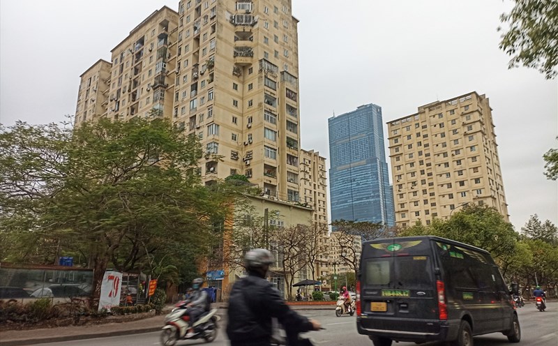 Dời kế hoạch mua chung cư vì nguồn cung khan hiếm. Ảnh: Thu Giang