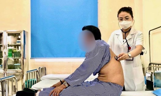 Một bệnh nhân ở Hà Nội bị sốc phản vệ phải cấp cứu do ăn lòng lợn, tiết canh. Ảnh: Trung tâm Y tế huyện Sóc Sơn