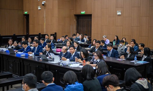 Khoảng 40 luật sư tham gia phiên toà xét xử Nguyễn Thị Hà Thành và 25 bị cáo trong vụ án lừa đảo chiếm đoạt tài sản. Ảnh: Việt Dũng