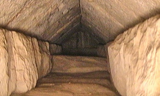 Lối đi bí mật dài 9 mét được phát hiện gần lối vào chính của đại kim tự tháp Giza. Ảnh: Bộ Cổ vật Ai Cập