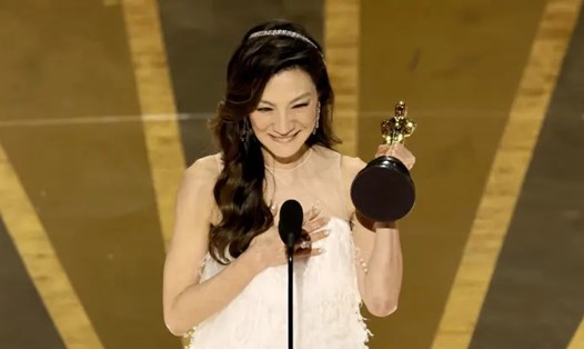 Dương Tử Quỳnh làm nên lịch sử cho điện ảnh Châu Á tại Oscar. Ảnh: CNBC.