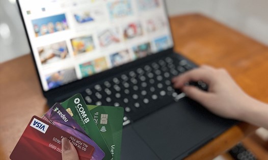Nhiều hình thức lừa đảo lấy tiền từ thẻ tín dụng khi mua hàng online. Ảnh: Gia Miêu