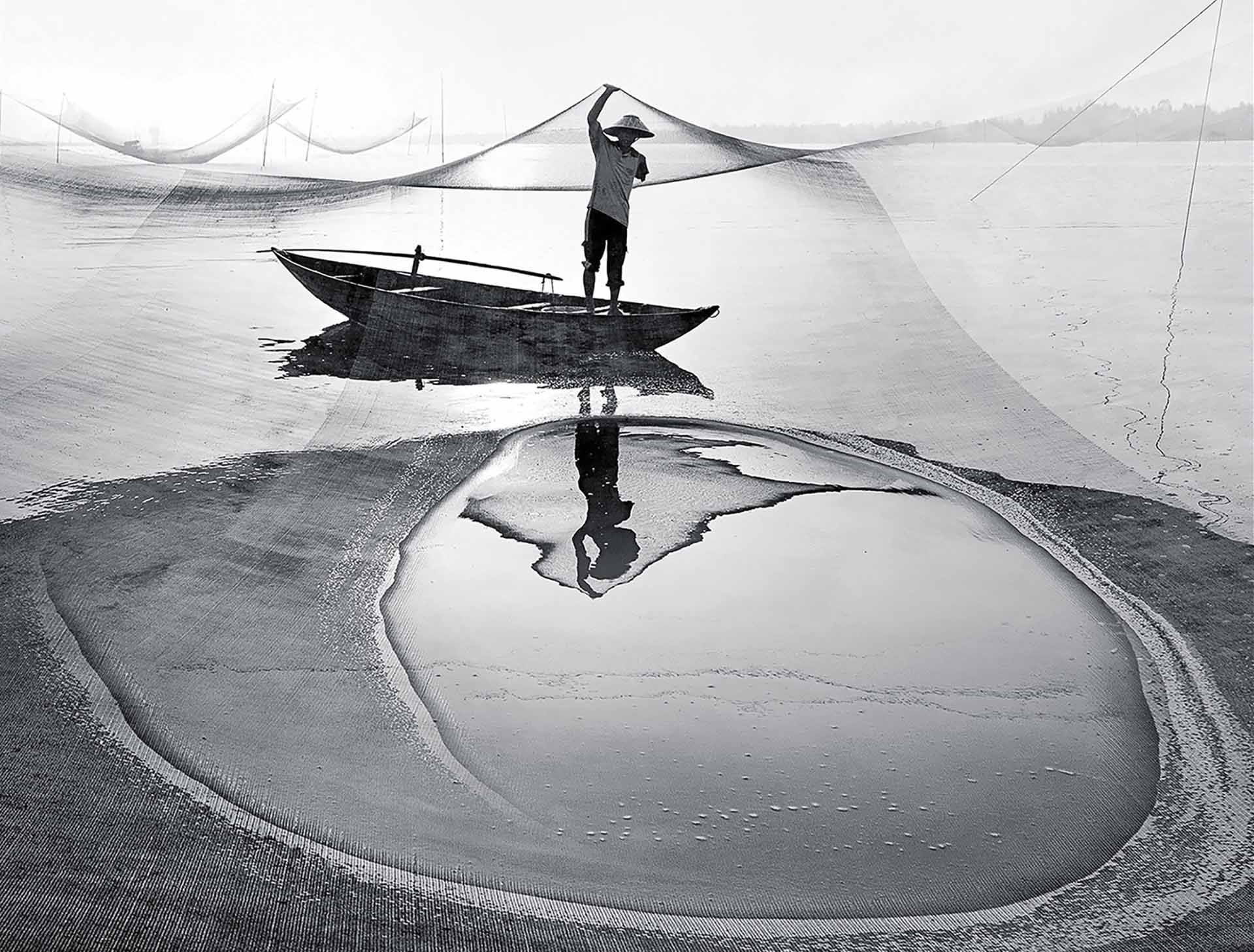 “Một đời gắn bó” - Đặng Kế Đức (Việt Nam) - Huy chương Vàng VAPA - Đề tài Tự do cho ảnh đơn sắc