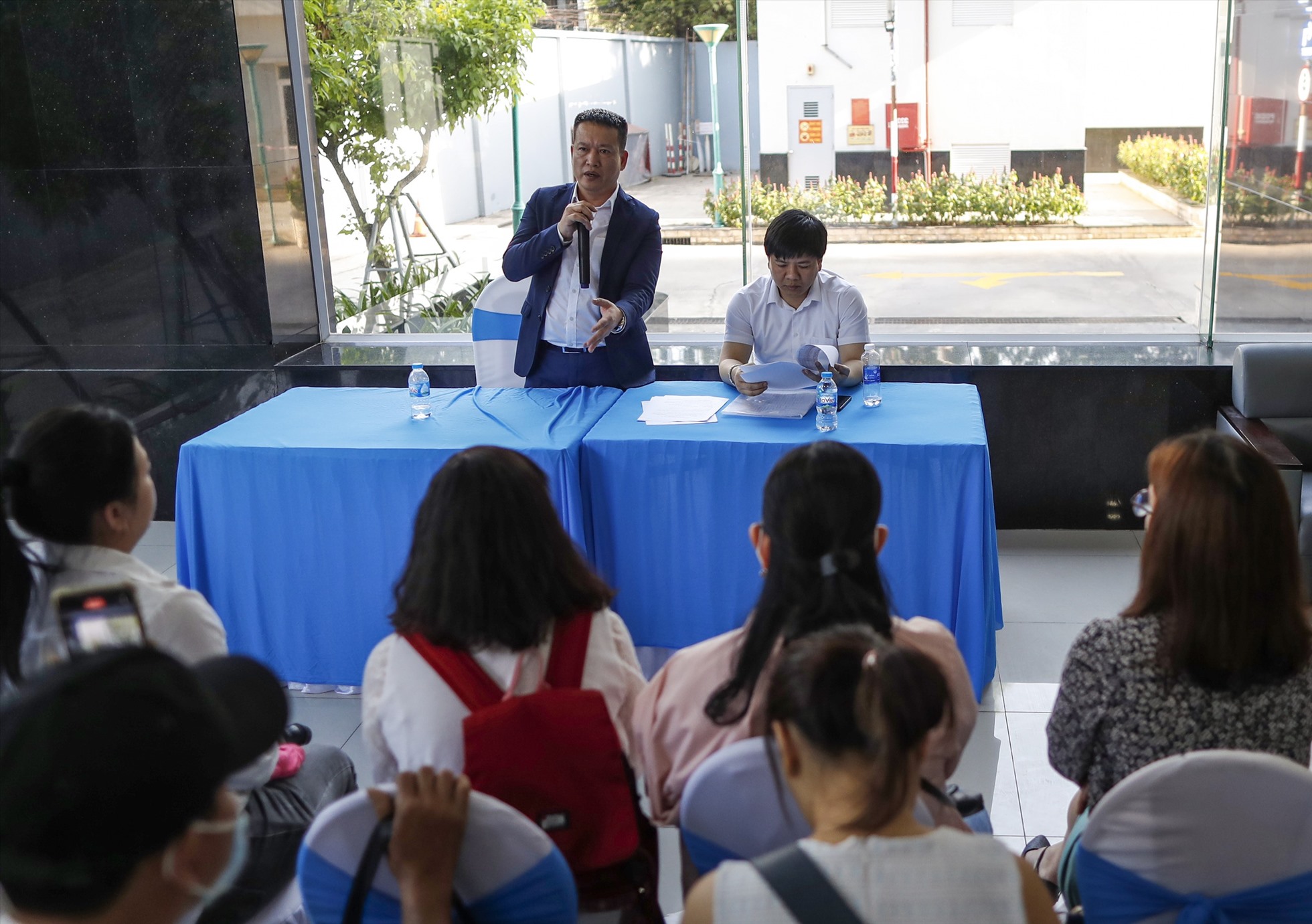 Lãnh đạo Apax Leaders  đối thoại với phụ huynh có con theo học tại TPHCM. Ảnh: Huyên Nguyễn