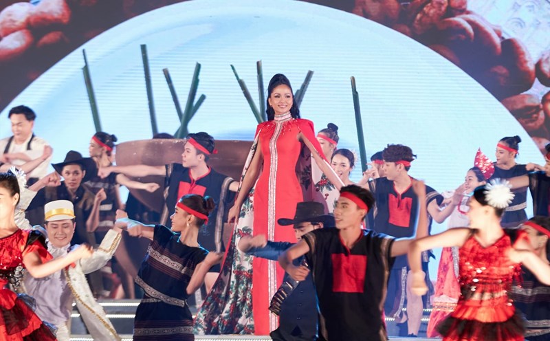 H'Hen Niê làm đại sứ cho Lễ hội cà phê. Ảnh: BTC.