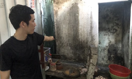 Công nhân thuê trọ tại xã Kim Chung, huyện Đông Anh, Hà Nội lo lắng khi môi trường sống tại khu trọ bị ô nhiễm. Ảnh: Bảo Hân