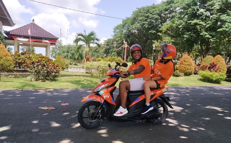 Xe máy là phương tiện phổ biến của khách nước ngoài tại Bali. Ảnh: Klook