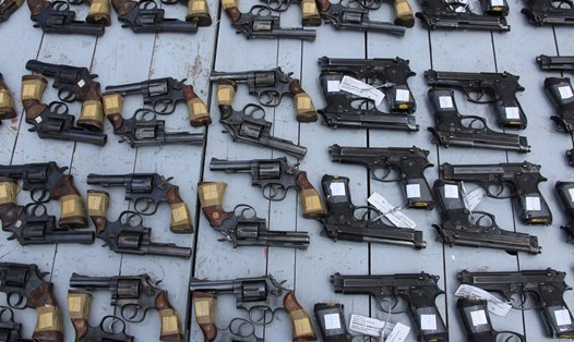 Vũ khí bị tịch thu tại thành phố Mexico, Mexico sau khi được vận chuyện trái phép từ Mỹ. Ảnh: Xinhua