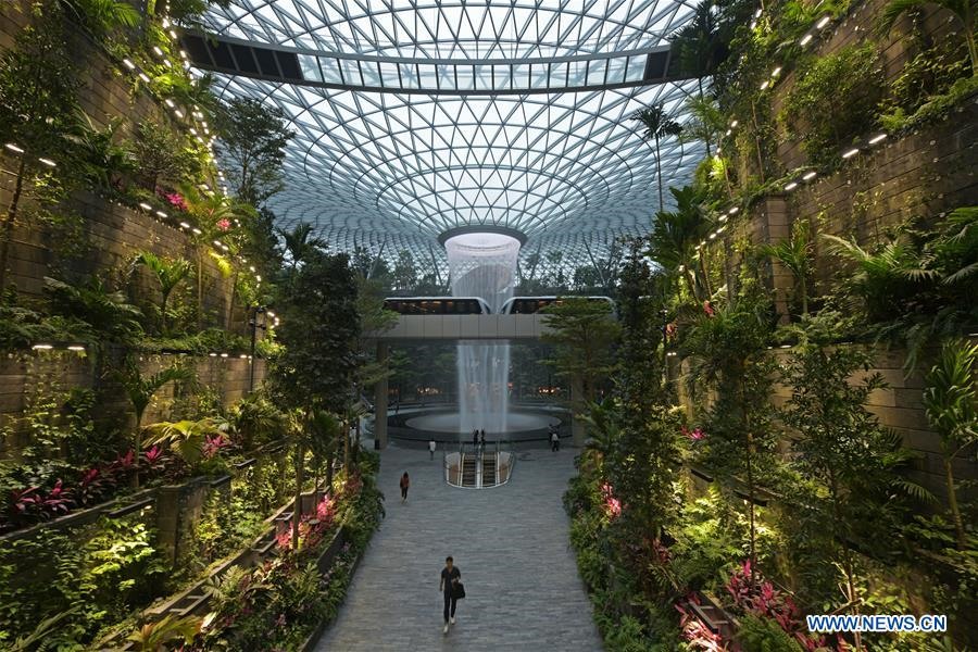 Khung cảnh trong sân bay Changi của Singapore. Ảnh: Xinhua