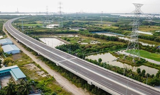 Dự án đầu tư xây dựng cao tốc Bến Lức - Long Thành, dự án tuyến huyết mạch kết nối các tỉnh miền Tây sang miền Đông. Ảnh: VGP
