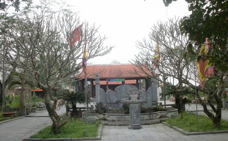 Đền Huyện thờ Uy Minh Vương Lý Nhật Quang ở thôn Hồng Tiến, xã Xuân Giang (huyện Nghi Xuân - Hà Tĩnh) sau khi được trùng tu. Ảnh: Đặng Viết Tường