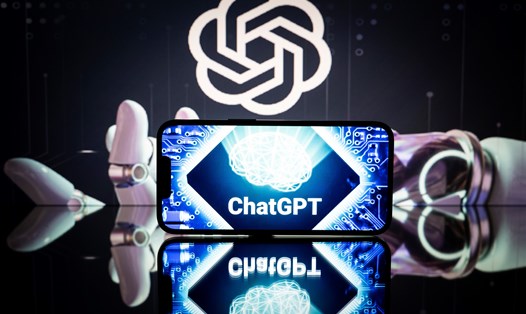 Nằm gọn trong một màn hình máy tính hoặc điện thoại thông minh, nhưng ChatGPT của OpenAI lại vô cùng mạnh mẽ. Ảnh: AFP