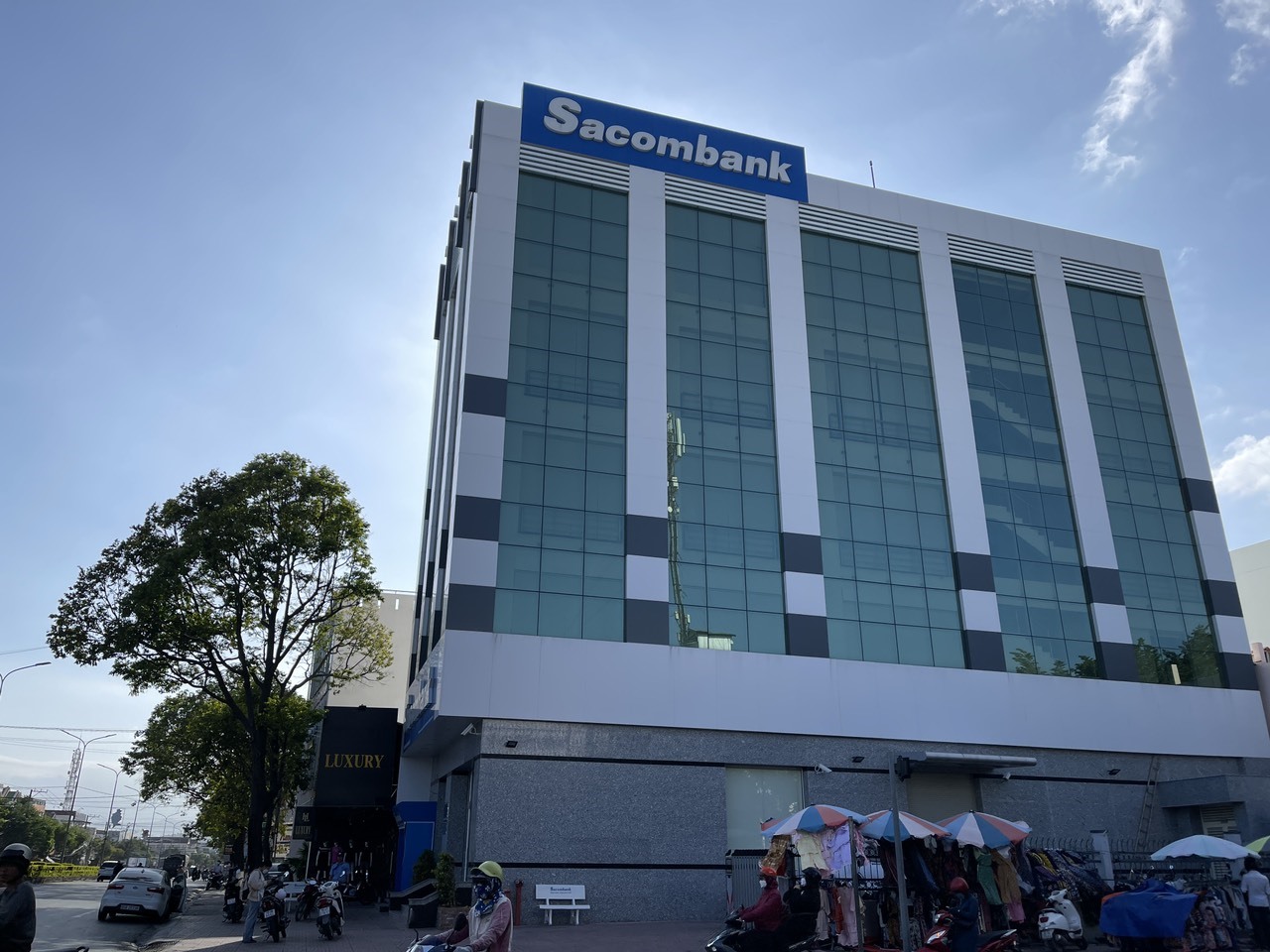 Vụ tiền gửi bị mất tại ngân hàng: Sacombank tố ngược khách hàng