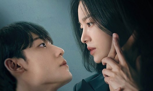 Song Hye Kyo và Lee Do Hyun. Ảnh: Nhà sản xuất Netflix