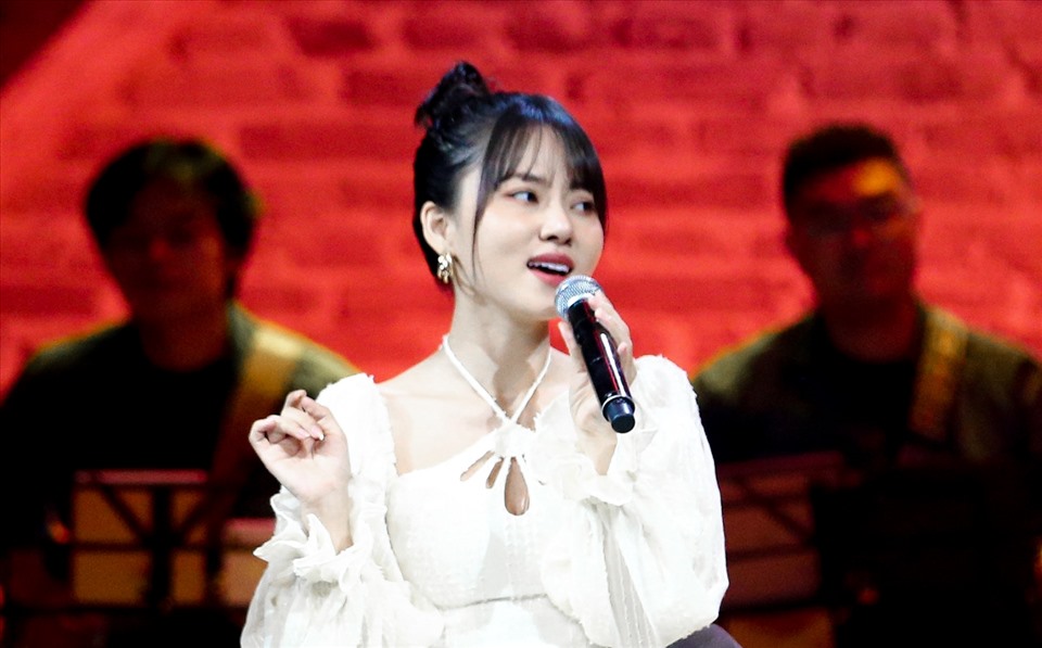 Ngô Lan Hương kể chuyện tình yêu. Ảnh: Bee