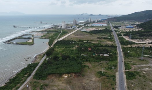 Khu vực cảng Vân Phong thuộc điểm đầu dự án cao tốc Khánh Hòa - Buôn Ma Thuột. Ảnh: Hữu Long