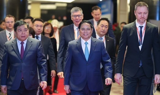 Thủ tướng Phạm Minh Chính tới dự diễn đàn Doanh nghiệp Việt Nam thường niên 2023. Ảnh: VGP/Nhật Bắc