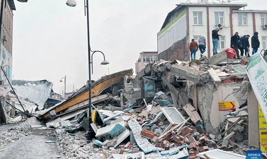 Đống đổ nát sau trận động đất ở Malatya, Thổ Nhĩ Kỳ ngày 6.2.2023. Ảnh: Xinhua