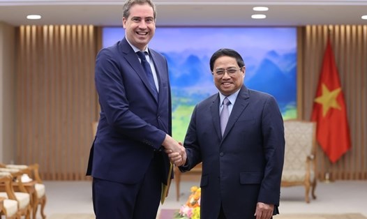 Thủ tướng Phạm Minh Chính tiếp ông Olivier Becht - Bộ trưởng đặc trách Ngoại thương, Thu hút kinh tế và người Pháp. Ảnh: VGP