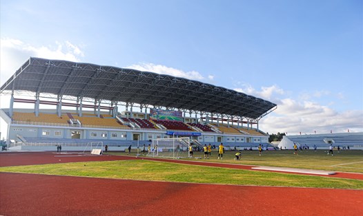 Sân vận động Đà Lạt đang hoàn thiện những bước cuối cùng. Ảnh: Thanh Vũ