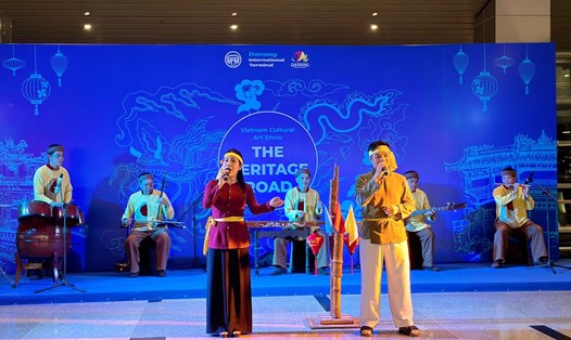 Đưa bài chòi, múa dân gian vào sân bay phục vụ du khách quốc tế tại Đà Nẵng. Ảnh: Nguyên Thi