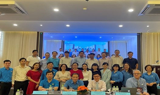 Công đoàn Công Thương Việt Nam phối hợp các chuyên gia đến từ ILO tổ chức nâng cao năng lực cho tổ chức Công đoàn về việc làm xanh và chuyển đổi công bằng. Ảnh: Dương Tuấn