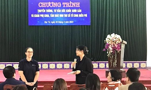 Nữ đoàn viên tỉnh Thái Nguyên được tuyên truyền tư vấn về sức khoẻ sinh sản. Ảnh: Công đoàn Thái Nguyên