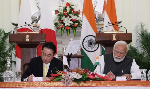 Thủ tướng Nhật Bản Kishida Fumio (trái) gặp Thủ tướng Ấn Độ Narendra Modi tại New Delhi, tháng 3.2022. Ảnh: Văn phòng Thủ tướng Nhật Bản