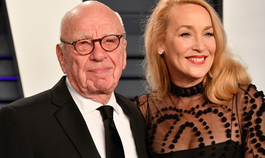 Tỉ phú Rupert Murdoch và người vợ thứ 4 Jerry Hall. Ảnh: AFP